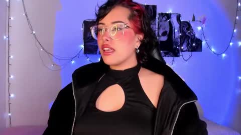 Snapshot of poison_willow chatting on October 1, 2025, 5:19 pm Willow Hours 12pm to 630pm Colombian time FRIDAY AND SUNDAY FREE DAYS online show from October 1, 2025, 5:19 pm