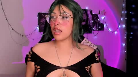 Willow                      Hours 12pm to 630pm Colombian time FRIDAY AND SUNDAY FREE DAYS online show from November 27, 2025, 5:48 pm