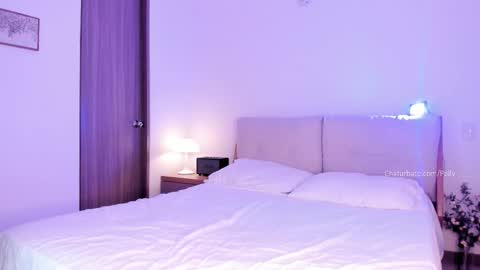 Polly online show from November 1, 2025, 12:12 am