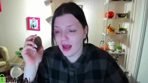 Polly online show from November 18, 2025, 3:16 pm