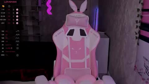       online show from November 10, 2025, 8:52 pm