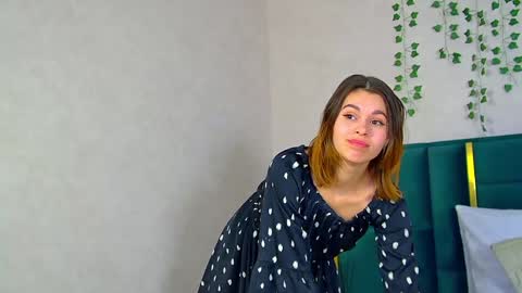 Snapshot of pollylanders chatting on January 24, 2025, 11:45 pm Polly online show from January 24, 2025, 11:45 pm