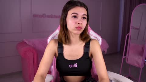 Snapshot of pollylanders chatting on February 7, 2025, 7:18 am Polly online show from February 7, 2025, 7:18 am