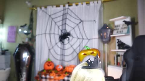  - Help me Reach 100 thumbs up  online show from October 26, 2025, 1:55 am