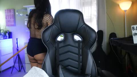  - Help me Reach 100 thumbs up  online show from March 18, 2026, 4:21 pm