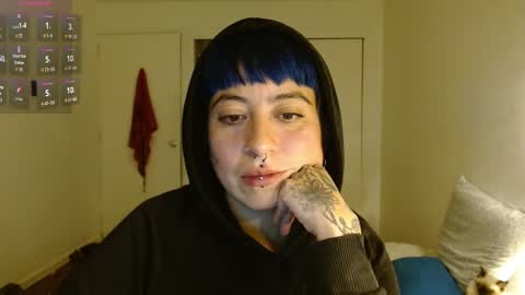 Snapshot of poly_mer chatting on February 16, 2026, 1:46 am Poly online show from February 16, 2026, 1:46 am