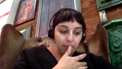 polymamii online show from February 2, 2026, 7:56 pm