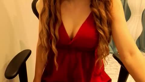 Snapshot of poppybloopy chatting on September 19, 2025, 6:19 pm April online show from September 19, 2025, 6:19 pm