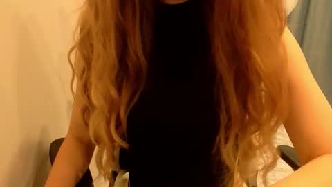 Snapshot of poppybloopy chatting on October 4, 2025, 6:39 pm April online show from October 4, 2025, 6:39 pm