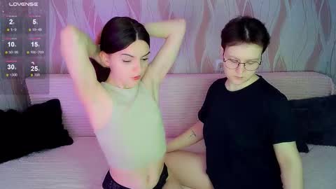 Snapshot of pornostendup chatting on December 16, 2025, 9:20 pm Ana and Tati online show from December 16, 2025, 9:20 pm