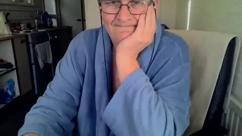 poshman65 online show from November 12, 2025, 9:42 am