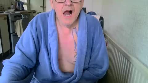 poshman65 online show from April 11, 2026, 10:52 am