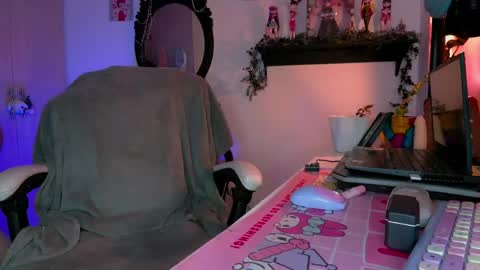 Anna Goth independient model online show from May 11, 2026, 6:49 pm