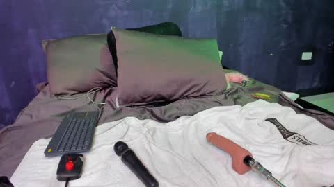 Powder  online show from February 5, 2025, 1:54 pm