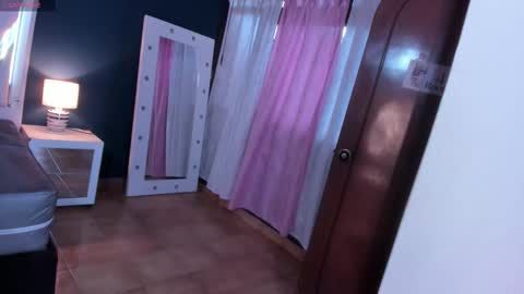 AMBER  online show from September 21, 2025, 9:38 pm