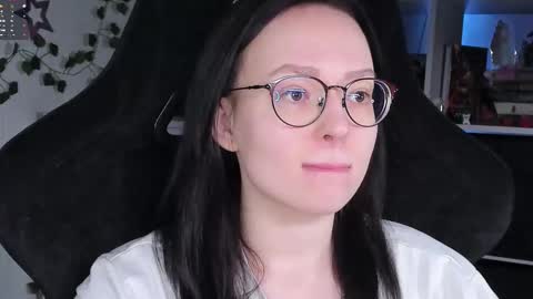 Robyn online show from November 15, 2025, 4:36 pm