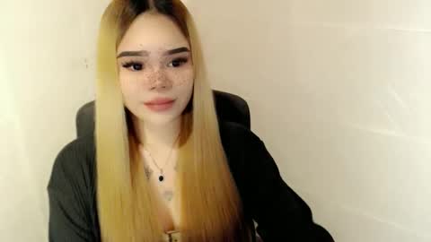 MAXXINE online show from February 13, 2026, 7:59 am