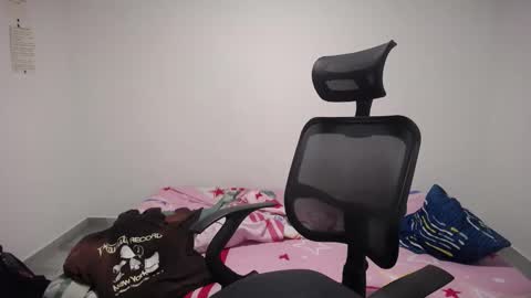 Plux online show from October 11, 2025, 5:17 am