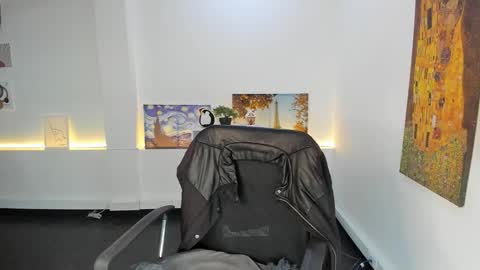 Snapshot of press_anykey chatting on December 19, 2025, 12:01 pm Camila online show from December 19, 2025, 12:01 pm