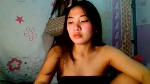 pretty_am online show from November 17, 2025, 2:12 pm