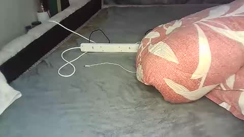 Snapshot of pretty_bums chatting on December 9, 2024, 3:40 am chichi online show from December 9, 2024, 3:40 am