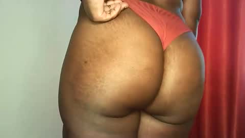 Snapshot of pretty_bums chatting on March 5, 2025, 12:00 pm chichi online show from March 5, 2025, 12:00 pm