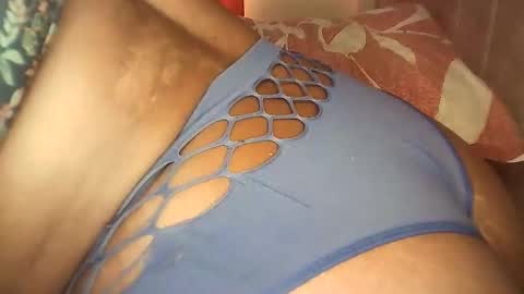 Snapshot of pretty_bums chatting on October 17, 2025, 5:32 am chichi online show from October 17, 2025, 5:32 am