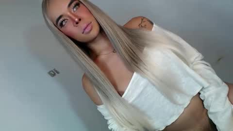 pretty_cloeh online show from May 11, 2026, 4:51 am