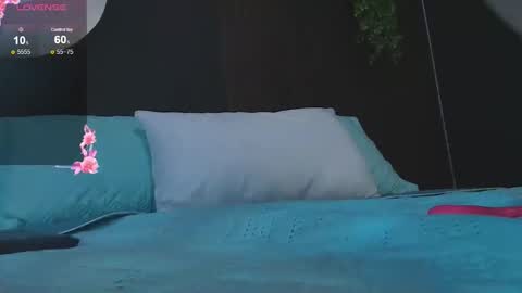 pretty_cristal22 online show from December 21, 2025, 2:35 pm