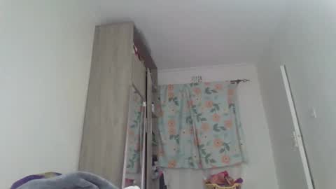 pretty_curvy99 online show from April 3, 2026, 8:51 pm