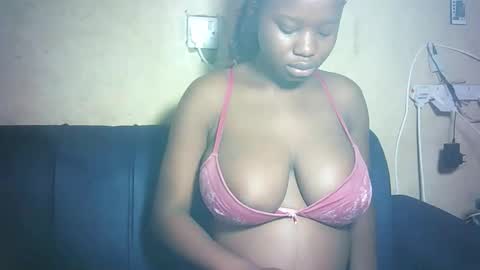 pretty_milan online show from February 7, 2026, 11:14 am