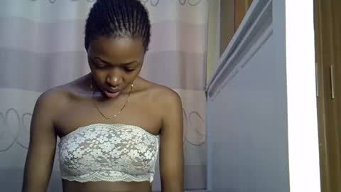 Snapshot of pretty_petite24 chatting on January 9, 2025, 6:06 am pretty_petite24 online show from January 9, 2025, 6:06 am