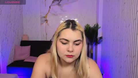 pretty_tay online show from April 15, 2026, 11:50 am