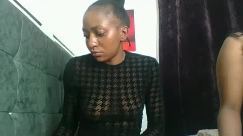 pretty_tiny online show from November 25, 2025, 8:42 pm