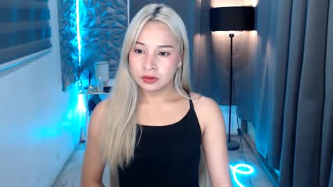 prettyallison_29 online show from February 8, 2025, 11:13 pm