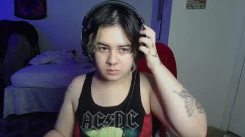 Snapshot of prettyandpeachy chatting on February 15, 2026, 10:50 pm Mistress Mallad online show from February 15, 2026, 10:50 pm