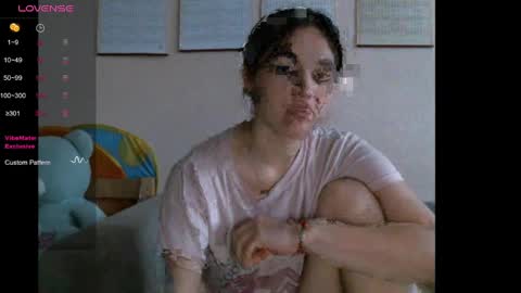 Snapshot of prettybella_7 chatting on December 9, 2024, 11:26 am Bella online show from December 9, 2024, 11:26 am