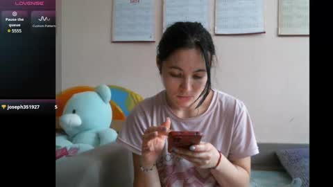 Snapshot of prettybella_7 chatting on December 23, 2024, 8:00 am Bella online show from December 23, 2024, 8:00 am