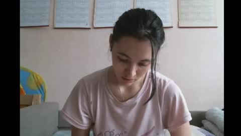 Snapshot of prettybella_7 chatting on January 28, 2025, 9:51 am Bella online show from January 28, 2025, 9:51 am