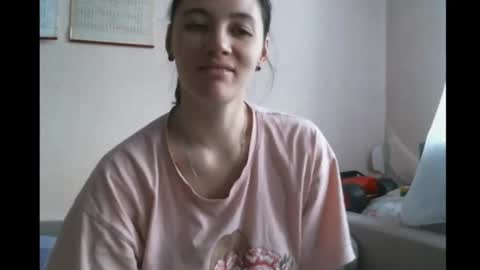Snapshot of prettybella_7 chatting on February 15, 2025, 5:19 am Bella online show from February 15, 2025, 5:19 am