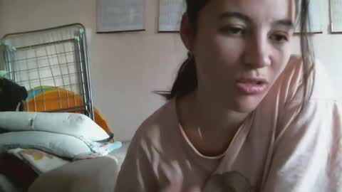 Snapshot of prettybella_7 chatting on October 15, 2025, 4:56 am Bella online show from October 15, 2025, 4:56 am