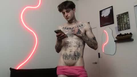 pretty boy online show from November 1, 2025, 4:47 am