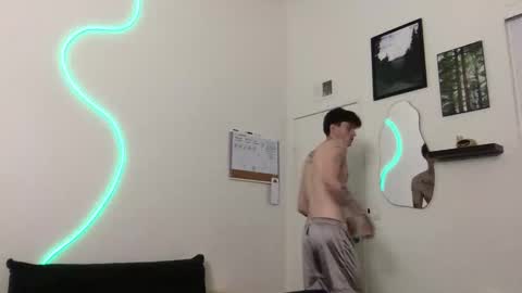 pretty boy online show from November 8, 2025, 6:24 am