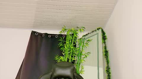 Enzo  Denis online show from December 13, 2025, 11:43 pm