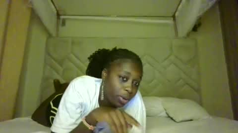 Snapshot of prettydulce chatting on May 2, 2026, 3:33 am prettydulce online show from May 2, 2026, 3:33 am