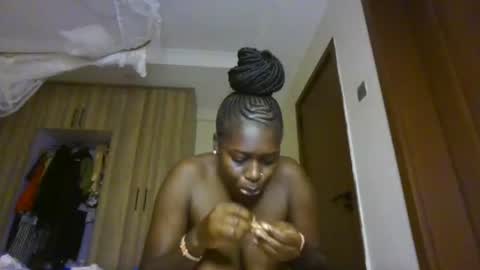 prettydulce online show from July 15, 2026, 1:27 pm