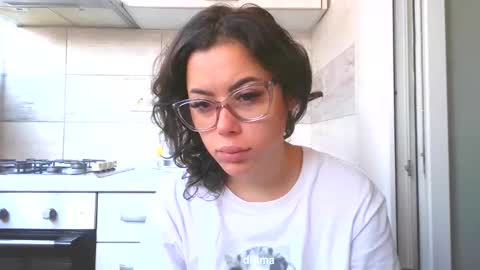 prettyjulliette online show from October 21, 2025, 9:32 am