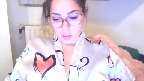 prettyjulliette online show from October 28, 2025, 1:09 am