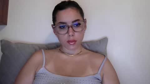 prettyjulliette online show from November 17, 2025, 1:28 pm