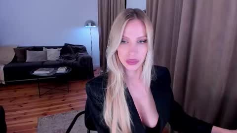 Eva online show from October 18, 2025, 11:49 pm